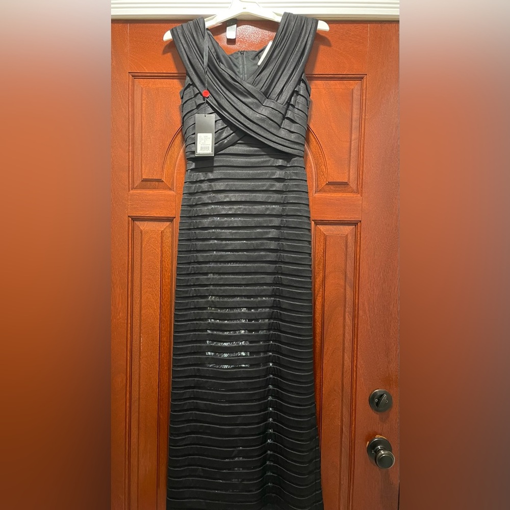 Beautiful dress!never worn, black dress,petite collection,tadashi